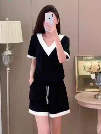 #时尚女装 #气质穿搭 #休闲套装 @DOU+上热门