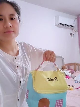 便宜实用,质感很好,还很能装,给女儿带学校装化妆品。#自用好物推荐 #宝妈分享#化妆收纳包