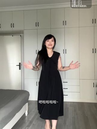 法式赫本翻领收腰无袖连衣裙2025夏季高级新款黑色长裙气质#高级感穿搭 #今日穿搭 #极简主义 #简约大气 #女性力量