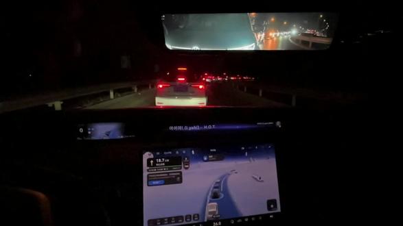 OTA后星环屏歌词开关的方法 OTA 5.0必玩功能!星环屏歌词一键开启,教程收好,听歌氛围感直接封神。
#阿维塔12 #阿维塔OTA新春新体验