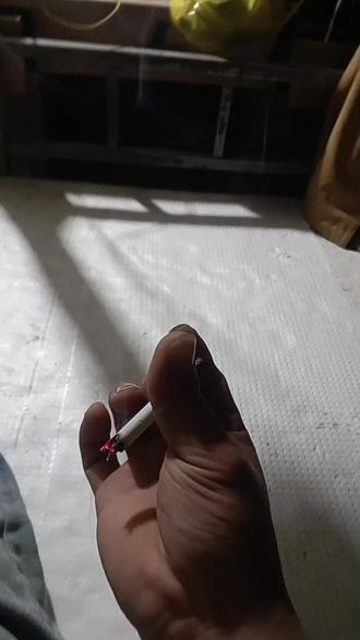 #蝴蝶花式刀 #飞旋烟 #戒烟20天 借别人烟耍一耍