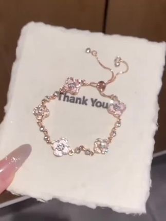 合金手链 粉色小众幸运草手链设计师款轻奢气质手链#手链女款 #手链四叶草 #手链四叶草 @DOU+小助手 @DOU+好生意