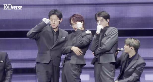 首三现场给你跳晚安大小姐 帅到我了#exo #sehun吴世勋 #chanyeol朴灿烈 #kai金钟仁 #exo回归