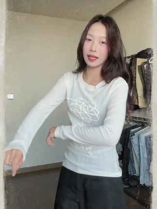 面料摸起来很贵贵穿起来可舒服了#高级感穿搭 #百搭t恤 #简约穿搭 #夏天穿搭 #防晒衣