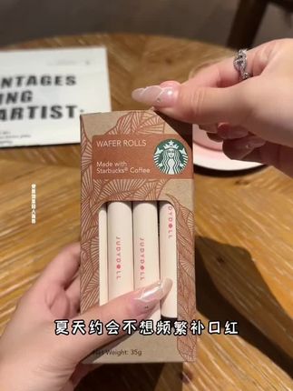 到底是谁还不知道方圆脸跟裸色口红的适配度,如果你也是涂这种明艳,有种精致涂改,那一定要试试蜜树低饱和色,温柔日常的同时又能弱化下庭柔雾哑光的质感,就会显得妆容很干净高级,而且它是不易沾杯掉色,这么好看!方圆脸姐妹快冲了,你可以永远相信老祖宗严选,真不愧是我们的东方色彩。而你还在涂着又干又卡纹的大红唇,它是这种诺基基的泥感质地。上嘴顺滑不显唇纹,涂完柔柔雾雾的,很有质感。果然低保和牛乳色才是黄皮的糟糠之气还能点,涂在脸上当腮红特别提气色,快来薅羊毛!#vlog日常 #仙女必备 #好物分享 #夏日必备 #种草