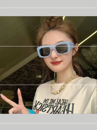 #眼镜 2025年夏季海边墨镜出游凹造型蓝色太阳眼镜ins拍照欧美风墨镜潮#欧美风眼镜 #蓝框眼镜 #方框眼镜 #粗框眼镜