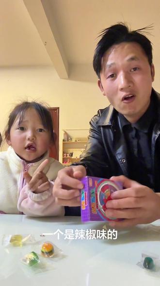 亲子零食品尝之女巫的糖果#扑克牌玩法两人游戏 #家庭亲子交流 #怀旧零食小卖部 #新品零食 #逛吃小卖铺