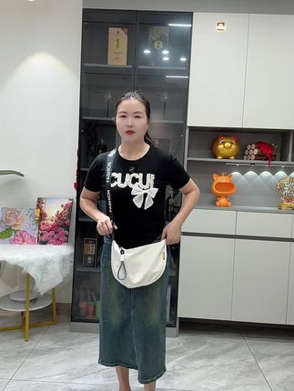 新款时尚大容量单肩斜挎包#洋气斜挎包 #多个颜色可选 #厨窗同款