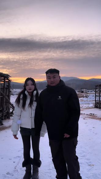 开着大奔,拉着心爱的玉芬#情侣跳舞 #玉芬舞 #马大帅#时光能不能倒流 豆角不能炖太熟#跳舞