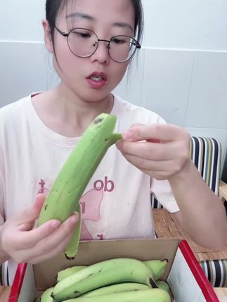 不泡药水的广西高山甜香蕉,超甜超软糯,14.9发五斤,自然成熟不打药,吃得更放心,爱吃香蕉的放心拍!#热带水果 #广西香蕉 #广西高山甜香蕉 #快来一起尝个鲜超好吃 #超便宜超划算