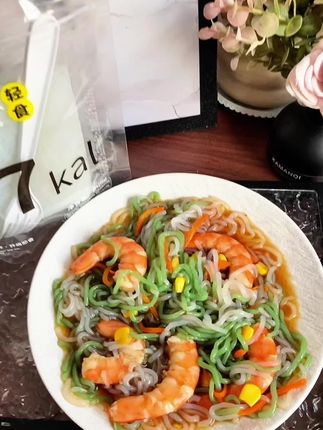 秋冬想要弯道超车,你就吃这个虾仁魔芋面,热量比水煮蛋还要低,营养全面,好吃不腻!#大黄鲜森 #魔芋面 #低卡 #好吃得停不下来 #代餐