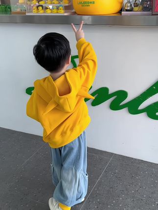 超亮眼可爱的小套装,回头率满满的#潮童必备 #萌娃穿搭 #男童穿搭 #高品质童装 #每日童装穿搭分享