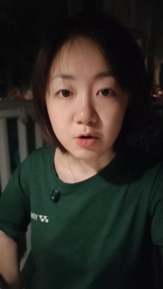 运动到底是抗衰还是加速衰老? 同样是健身,有人越练越紧致,有人越练越显老。关键不在运动量,而在饮食、发力习惯和睡眠。分享适合 40+女性的科学抗衰思路,越运动越年轻。
#女性抗衰 #运动健康 #健康在于运动 #女性成长 #范小米的健康笔记
