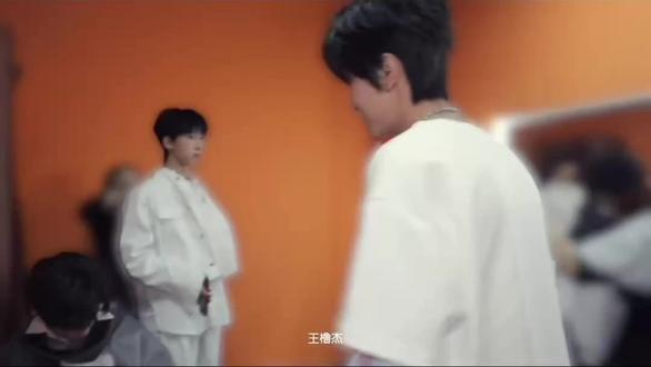 王橹杰:同桌你咋了?(其实这是一个放了很久的库存(*^.^*) )#王橹杰#左奇函