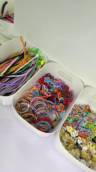 想体验轻松的手工DIY,不妨来豆乐逗拼豆馆。第二波早鸟票36.9元,春节、周末通用,性价比友好。221色MARD同款融合豆全场不限量畅玩,颜色选择丰富,能满足不同创作需求。单人自由发挥,慢慢拼搭属于自己的小物件,过程治愈又解压,很适合日常放松或假期小聚。 #豆乐逗拼豆馆 #春节去哪玩 #遛娃好去处 #拼豆馆