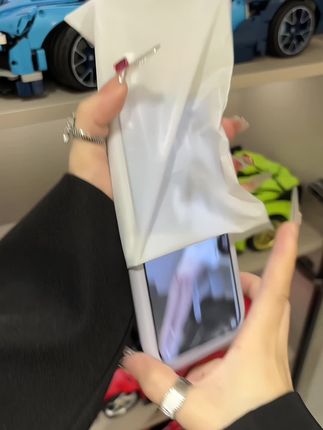 把摄像头严严实实包进去的软壳,真的太有安全感了!软软糯糯的舒适手感!不沾指纹手汗!高级有质感! #高级手机壳 #手机壳 #手机壳推荐 #全包手机壳 #防摔手机壳