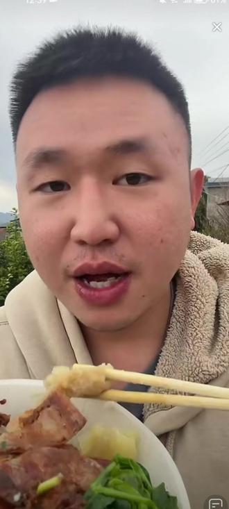 姐姐:大帅哥开摩托 坤坤:是拖拉机 #名模坤 #名模静 #搞笑