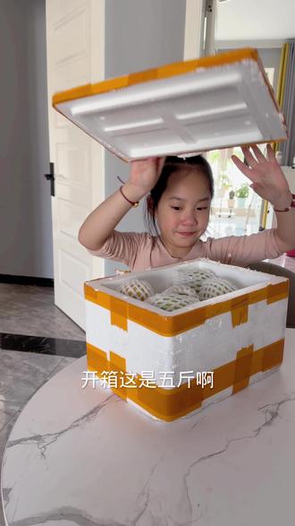 下午到现在一天干了8个,剩了俩,树熟芭乐,开箱就可以吃,太好吃了,你们爱吃白的还是爱吃红的?她家品质有保证,难吃坏果直接联系客服退广西芭乐正常发货了哈 越吃越爱
维C特别高,比橙子还多,增强抵抗力、皮肤好 膳食纤维多,通便、助消化,不容易便秘 热量低、糖分不高 老少皆宜 快买吧 #芭乐 #水果推荐 #记录生活
