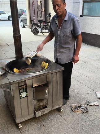 #铁锅炖鱼贴饼子 #大锅灶台 #石城柴火灶