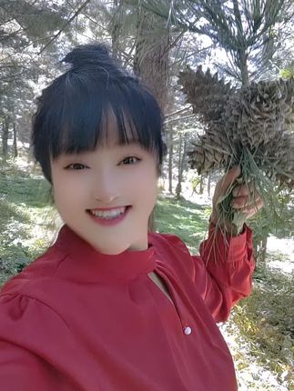 松塔打完了,高高兴兴的回家了#好山好水好心情
