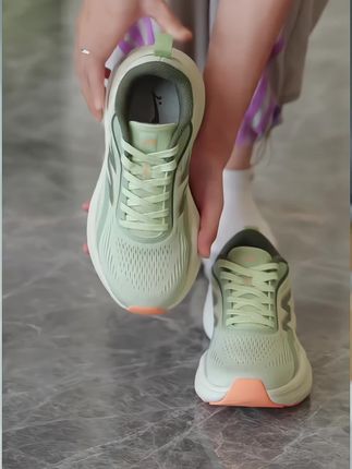 跑圈新宠!贵人鸟双轻跑鞋,上脚超“哇噻”这也太透气太舒服啦吧!#软底软面穿上超舒服 #透气舒适不臭脚 #好穿又好搭 #男鞋推荐