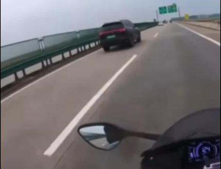 Su7 崴脚王#安全驾驶注意安全