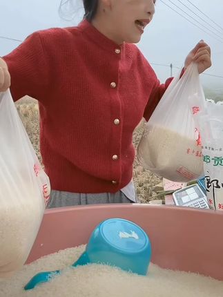 贵州今年的新大米来了,#优质大米 梯田长粒香大米,软糯香甜,无论蒸煮焖炒都特别香 #长粒香米#家乡的味道 #太好吃了