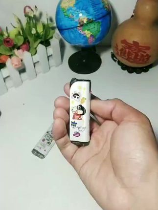 个性的蜡笔小新防风打火机!#创意打火机 #网红打火机 #防风打火机 #打火机又火了 #花样打火机