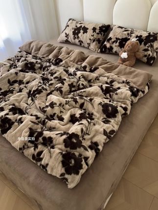 毛绒绒的四件套太舒服啦#家纺床上用品 #四件套 #牛奶绒四件套 #毛绒绒的温暖 #温暖的小窝