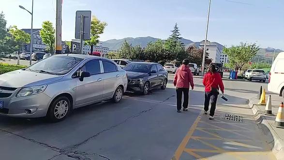 一路繁花一路景 沿路花开繁花似锦 蓝天白云定会如期而至