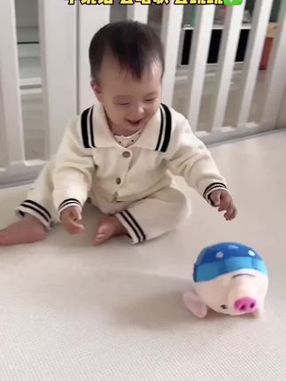 谁发明的这个#跳跳猪,也太好玩了,会跳动会唱歌还可以学说话,还能引导爬行,宝宝玩的停不下来#哄娃神器 #母婴好物