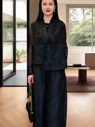 #时尚气质穿搭 #高级感穿搭 #夏季穿搭 #穿搭 #女人