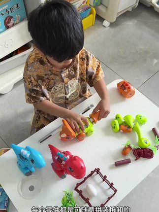 没有小朋友会拒绝这套#拼装恐龙玩具 吧!还是磁吸的!随意拼搭不受限制,还带音效,真的太炫酷了~#益智玩具 #恐龙玩具 #拼装恐龙