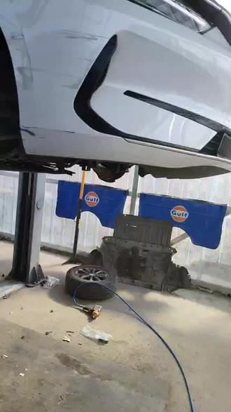 用车养车找阿阳。修车路上不迷茫,关注阿阳蓬璧辉煌。比亚迪秦plusEV510续航,后轮吃胎,可以改装可调倾角支臂,只要是这款车是多连杆式悬挂都可以改装。#秦plus冠军版 #秦plusEV #汽修 #改装