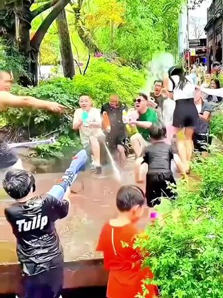 #水枪大战 电动脉冲水枪泼水节儿童呲喷水玩具黑科技自动吸水高压强力射程远#新奇特创意
