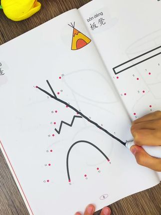 如果孩子坐不住、专注力不集中,可以试试这套连线游戏书,玩法多样,图案可爱,适合小朋友们#专注力小游戏#连线成图