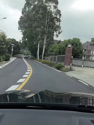 不怕老歌重听,就怕故人重遇,一场秋雨一场寒。愿有你的城市里。说声安好。!