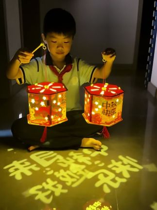 氛围感满满的中秋投影灯笼,赶紧给孩子安排上#中秋节灯笼 #投影灯笼