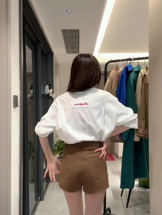 韩系字母刺绣粉色长袖衬衫女秋季2025年新款设计感慵懒风内搭上衣#今日分享 #今日穿搭 #衬衫穿搭 #衬衫 @抖音小助手