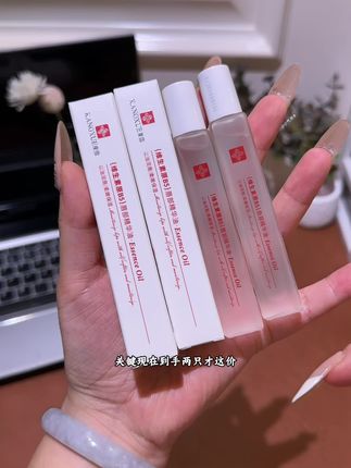 秋冬嘴巴老爱干裂起皮 涂口红唇纹还深的 可千万别再撕嘴皮了!都快来试试这款#凡士林唇部精华油 涂完嘴巴一整个嫩嘟嘟的#唇部保养#秋冬必备#唇油保湿滋润 #唇部护理