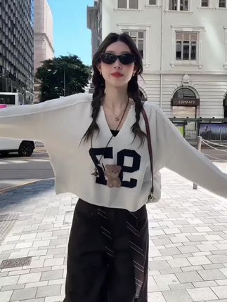 #高级感穿搭#韩系穿搭#秋冬穿搭 #穿搭 2025早秋新款韩系穿搭V领长袖宽松短款毛衣上衣百搭高腰阔腿长裤