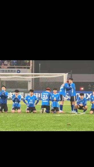 #创作灵感 #足球 #湘超 #永州 #永州队 恭喜永州挺进决赛,穿永州蓝冲锋衣,为决赛加油!