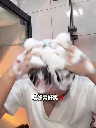 无硅油减负,头皮会感谢你的选择 哪怕是寸头、短发,洗完也自带清爽蓬松度,告别软塌扁,发型更显利落精神。#