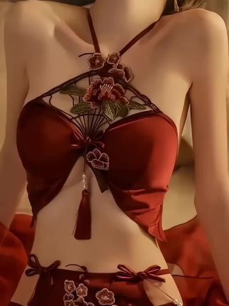 #在时装周看见东方美 #张予曦毕雯珺你俩不要玩火 #张予曦毕雯珺真拍了红裙抱 #深情眼 #张予曦 # 毕雯珺.