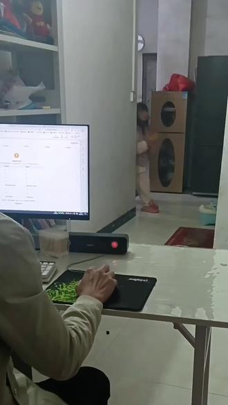 期末考试结束,拿成绩回来了。三个宝都这么优秀。奖状咔咔响#奖状 #抖音送流量 #奖状多怎么了 #三好学生奖 #奖状墙