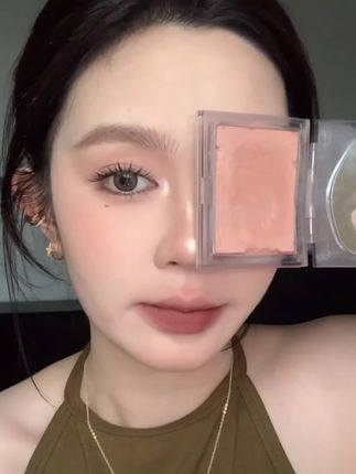 裸门淡彩收缩色腮红 柔软杏 一颗搞定全脸 极简妆容,#腮红打法 #腮红画全脸 #美妆分享