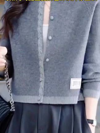 @抖音小助手 爆款热卖中🔥🔥哥弟阿玛施正品女土时尚洋气拼色上衣外套,穿出高级感,每日新款推荐。