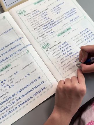 每天10分钟练基础,给他准备这套睡前默写本,题型精简,一天一页,提升基础#七年级#语文#数学英语#暑假 #学习辅导资料