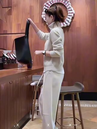 慵懒风休闲运动套装 #女装 #高级感穿搭 #时尚休闲穿搭 #极简穿搭 #时尚休闲套装