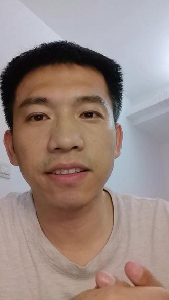 大V的话怎么看? 面对段永平换仓泡泡玛特,质疑是好事,但更要独立思考。泡泡玛特当前市值2000亿、PE约14倍,2025年业绩爆发后股价已从333回落至150。段永平看好其商业模式、年轻客群及CEO王宁的年轻与能力,认为价格便宜。但投资不能盲从大V,需自己研究企业文化和未来前景。没人能为你的钱包负责,独立判断才是关键。#泡泡玛特 #投资思考 #股票 #独立思考